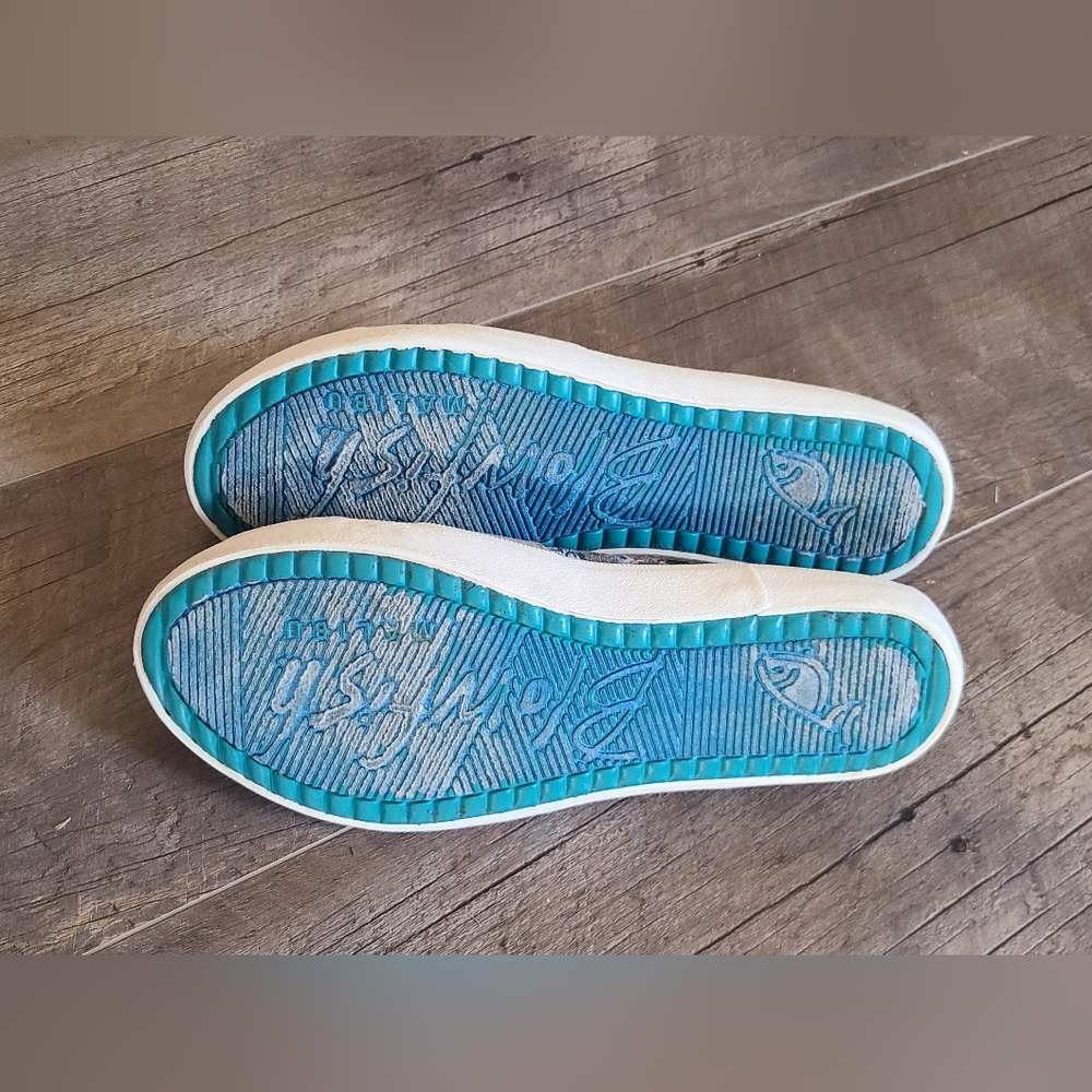 Blowfish Malibu Sneaker Womens Size 7.5M Lacey Mariachi Elastic Detail Slip On - Picture 3 of 5